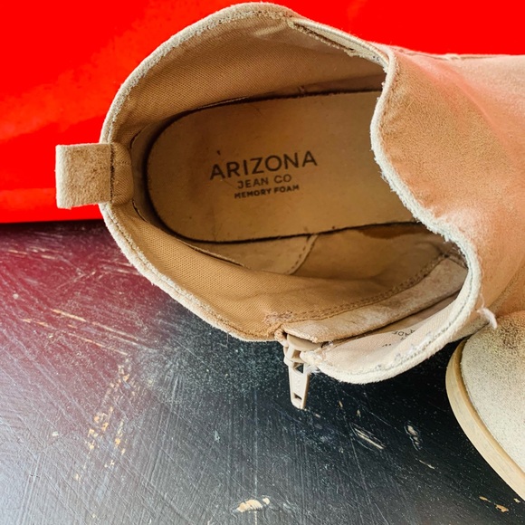 Arizona Suede Bootie Boots. Size 9 1/2 Wide. Zipper Side. Wear Noted on Pics. - Picture 5 of 8